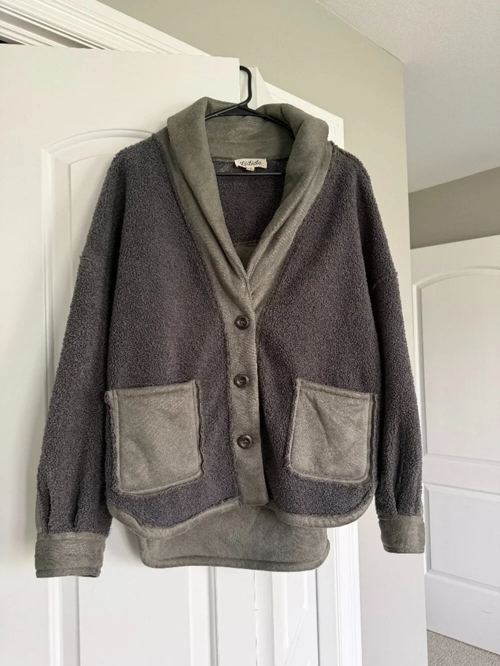 EUC Listicle Faux Suede Sherpa Jacket Green/Gray Sized Small Pockets